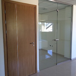 MFA PARADEAR - Arubawindows Interior wooden doors interior frameless glass doors